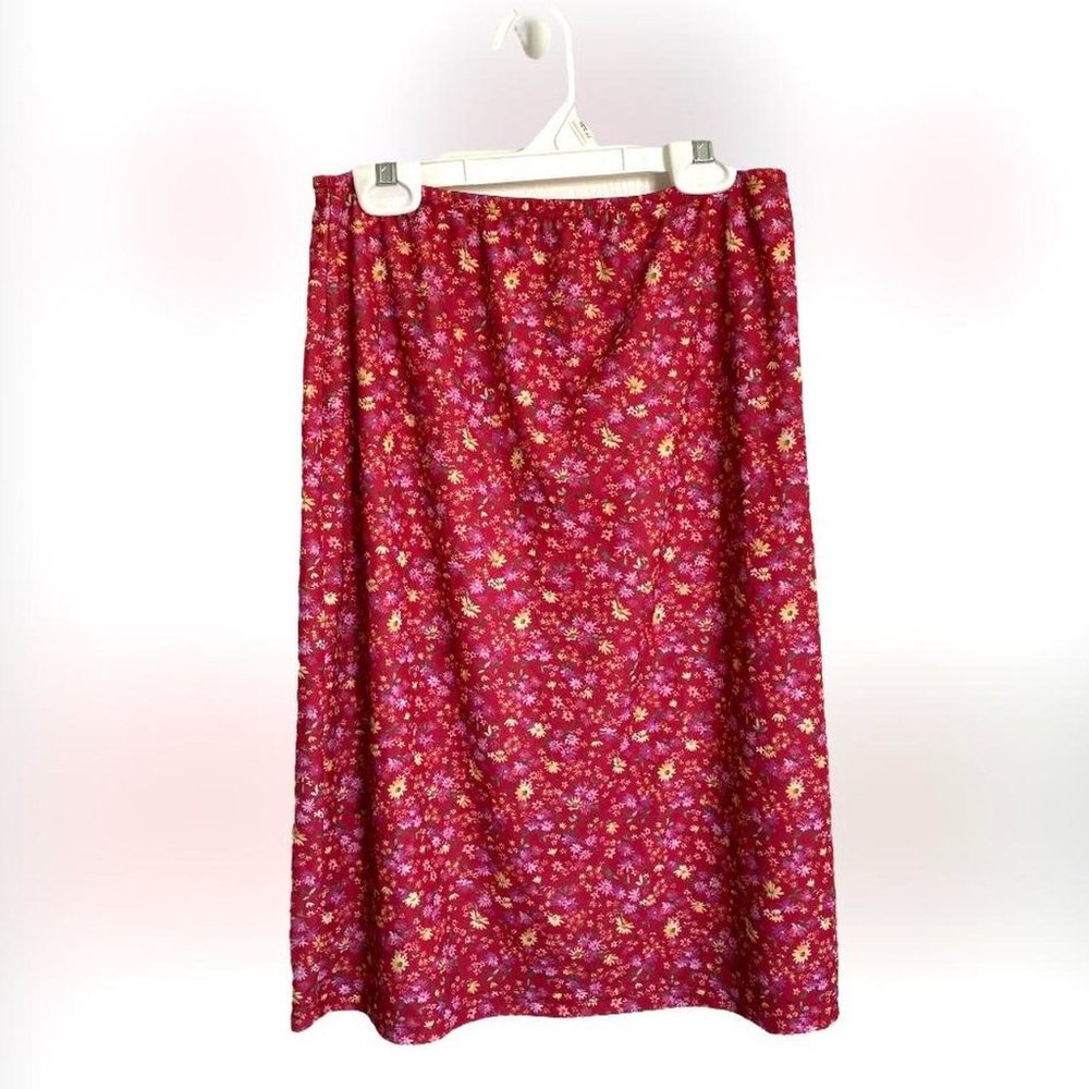 vintage red floral midi skirt! cute pattern and silhouette